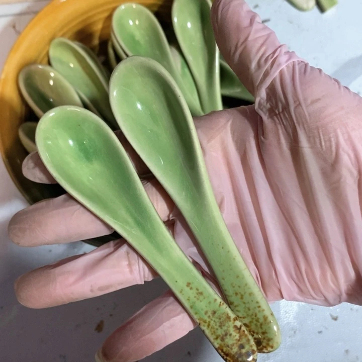 瓷片五厂洒金帝王绿勺子一对