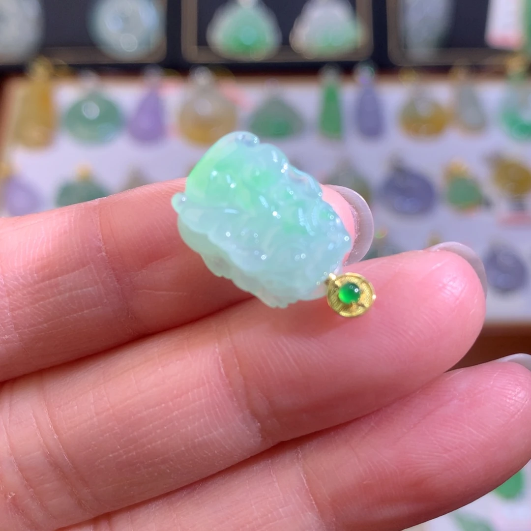 翡翠18K金镶嵌颈饰