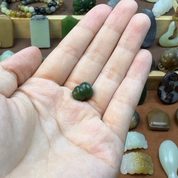小***-颈饰未镶嵌和田玉