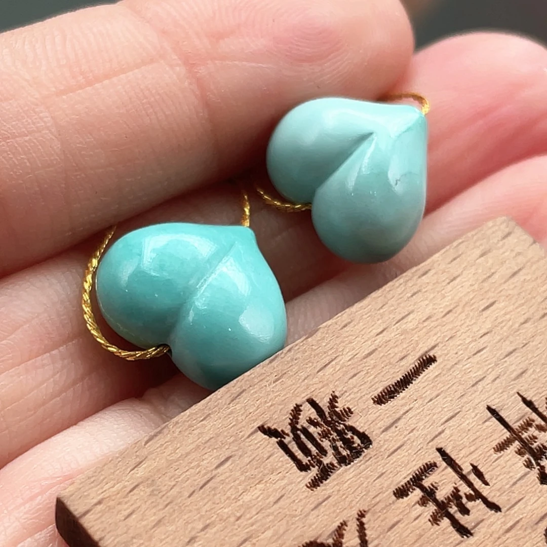 绿松石未镶嵌颈饰