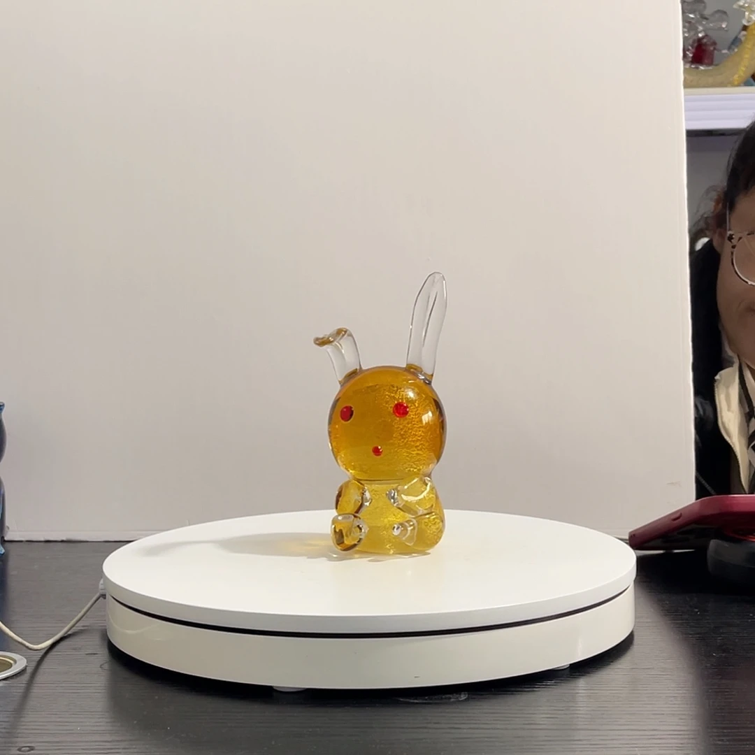琉璃生肖兔摆件。…………………………