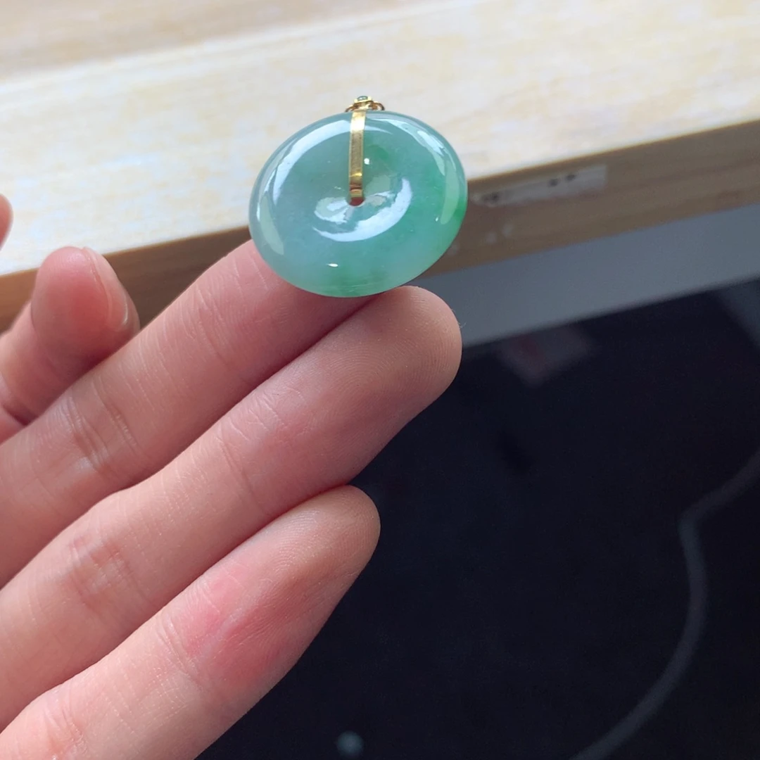 翡翠颈饰18K金镶嵌吊坠