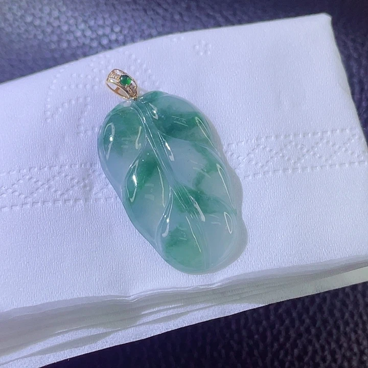 翡翠颈饰18K金镶嵌翡翠