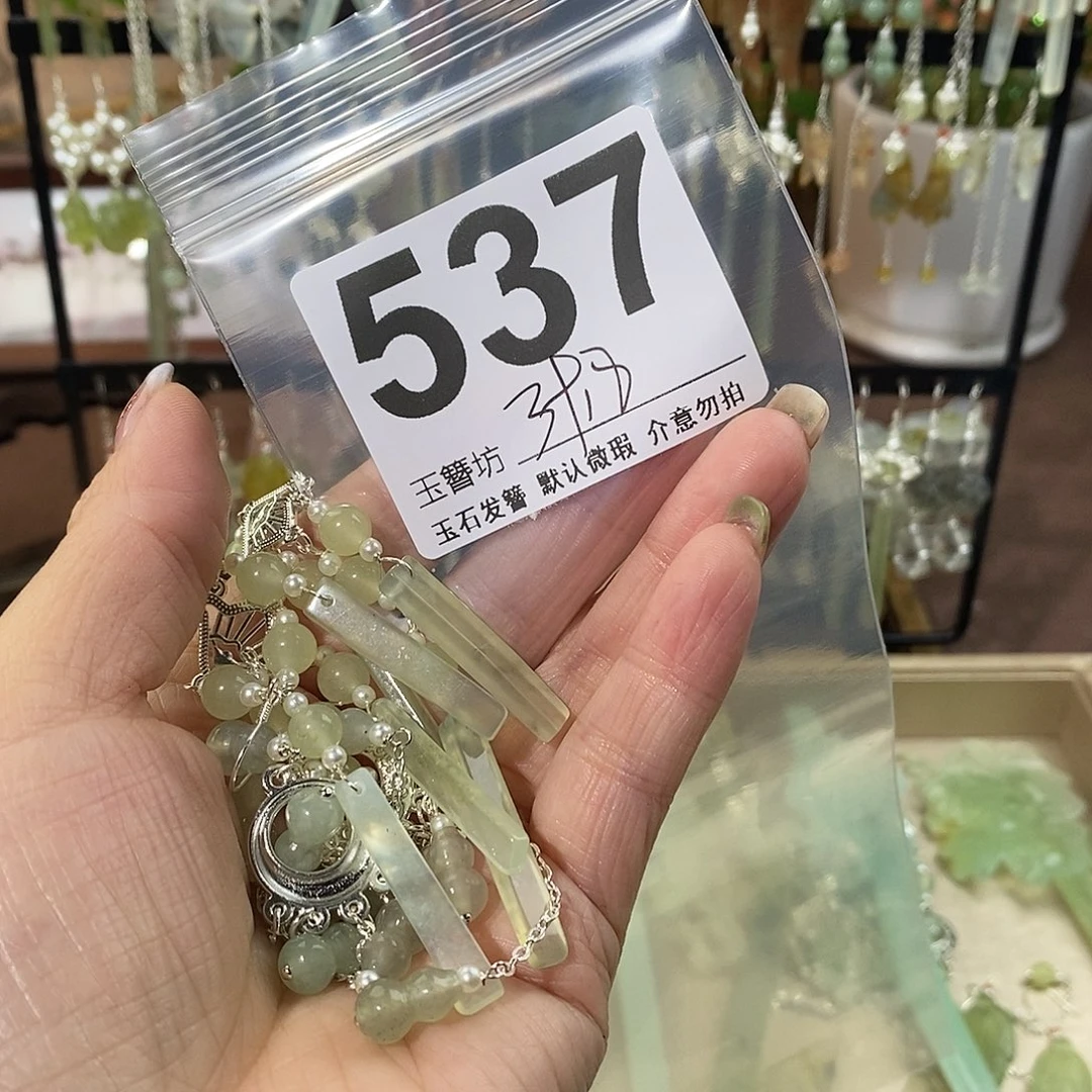 兔****蛇纹石玉合金发饰