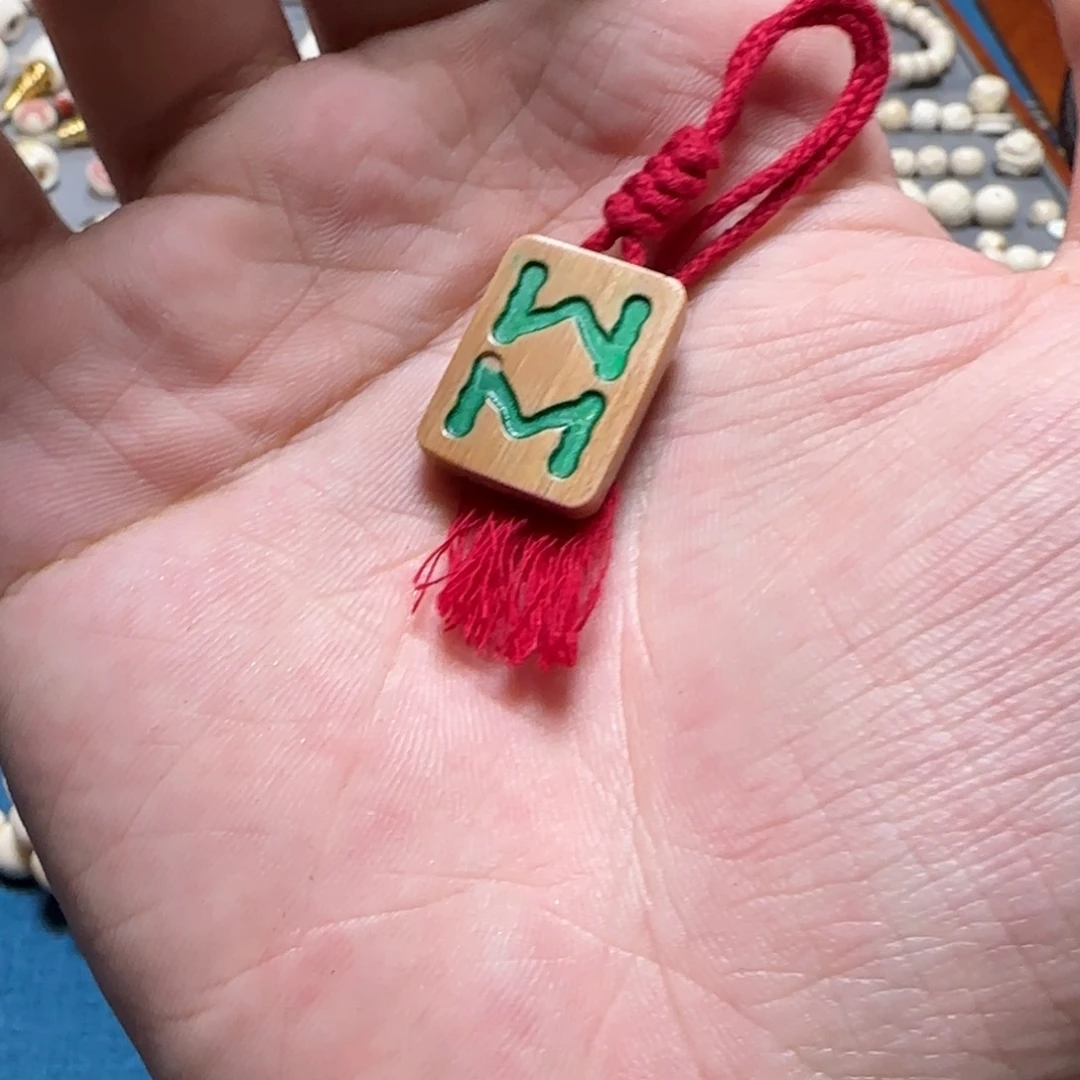 柏香籽/百香籽吊坠猛犸八条牌子 尺寸20*15*3.8mm