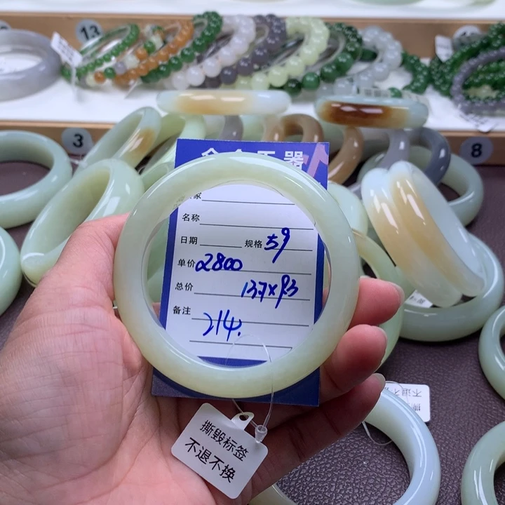 彩****和田玉未镶嵌手镯