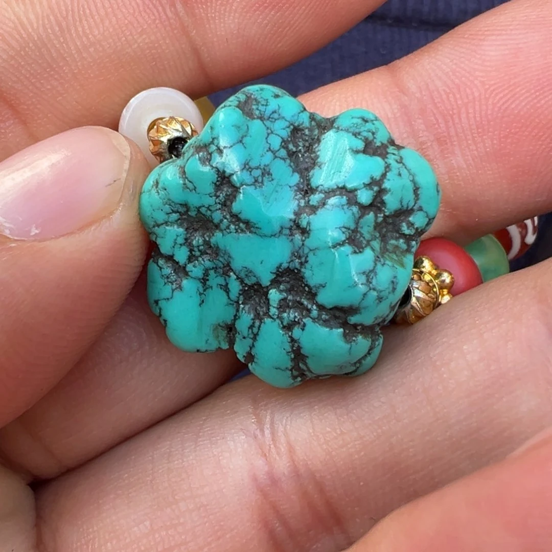 未镶嵌绿松石颈饰