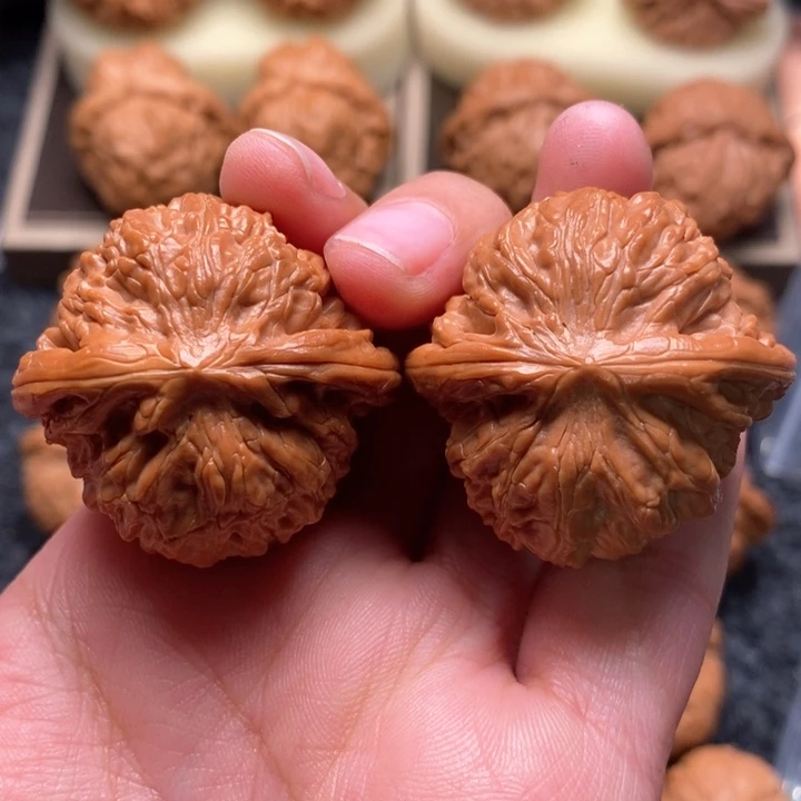 文玩核桃把件品****8野生红皮正磨38