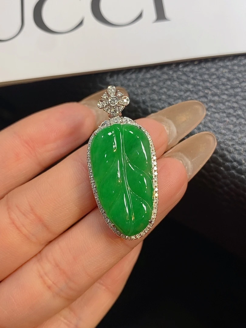 【伊玥珠宝】福利款缅甸翡翠a货 老坑阳绿叶子吊坠
