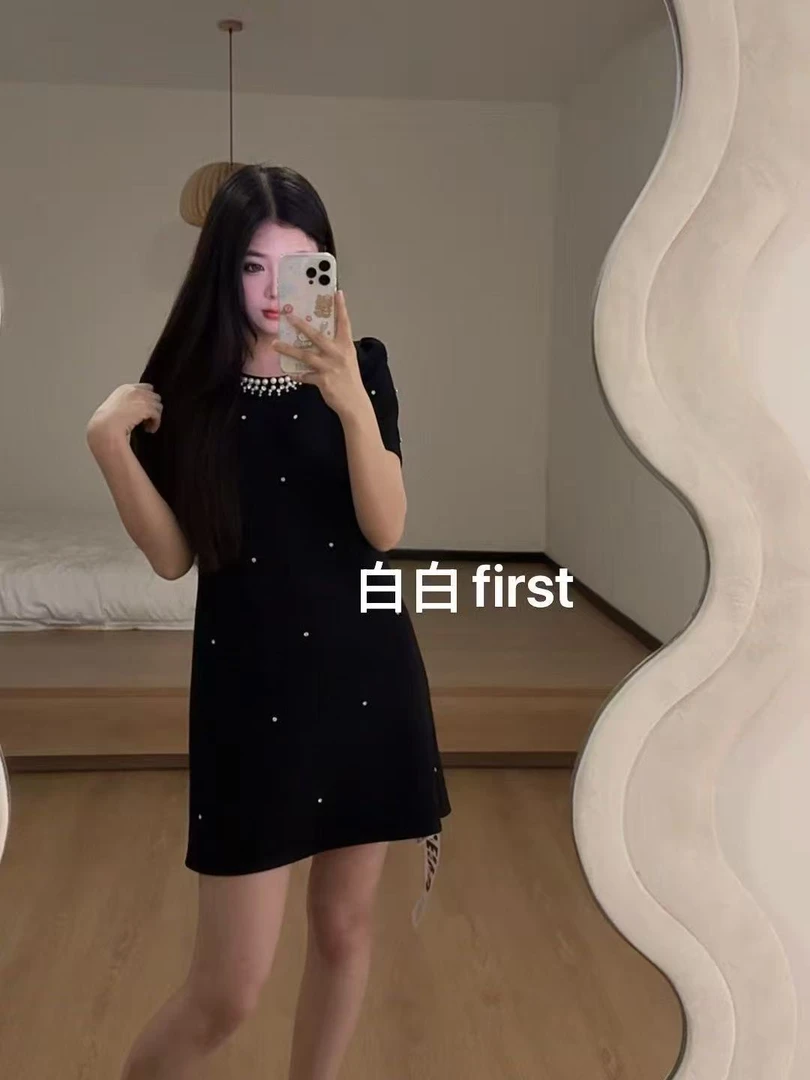 《白白two》夏季时尚气质圆领钉珠重工钉珠洋气小香风连衣裙女A字裙