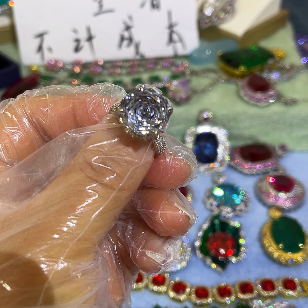 花岗石钨金璀璨夺目