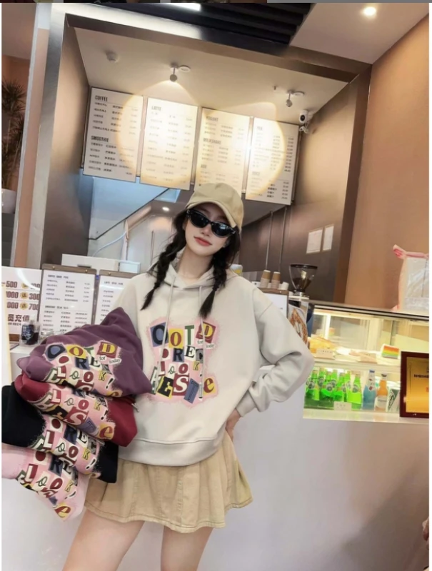 蔓迪欧尚2025秋季新款连帽抽绳彩绘字母卫衣休闲洋气百搭（805）