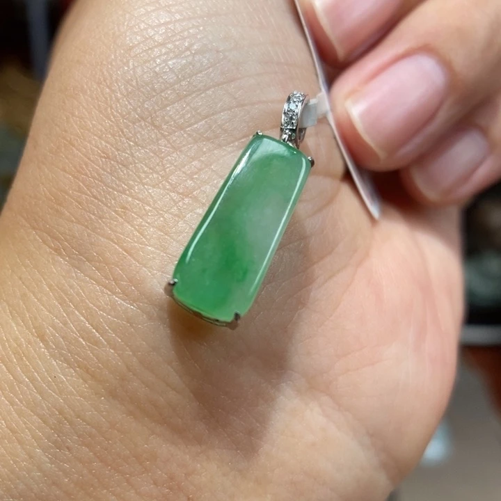 【闪购商品】颈饰18K金镶嵌翡翠33