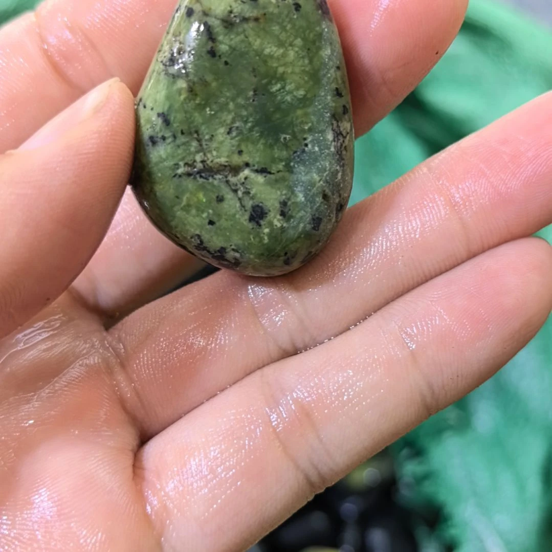 闫***礼有机玻璃藏玉药王石原石一个