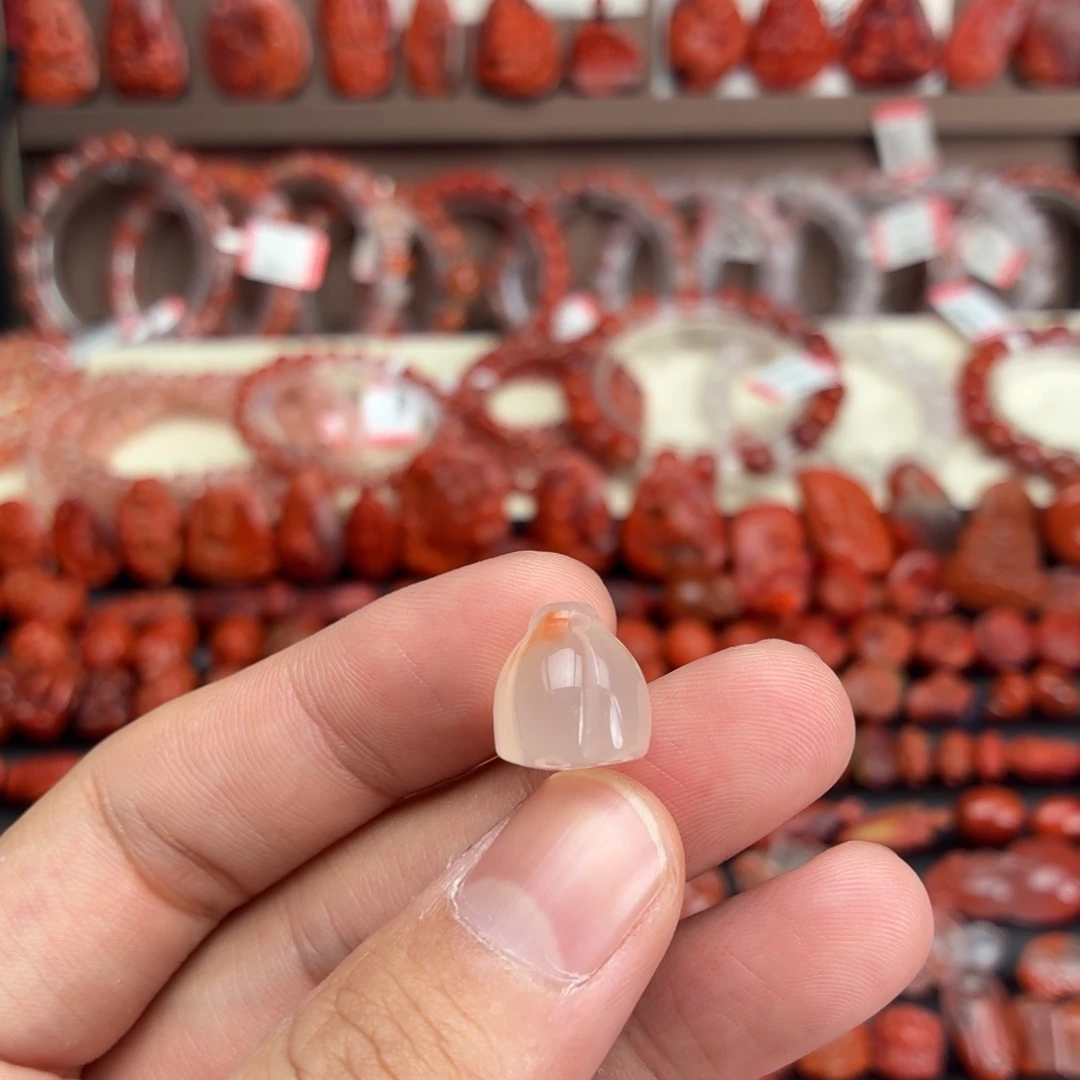 南红玛瑙未镶嵌颈饰莲蓬