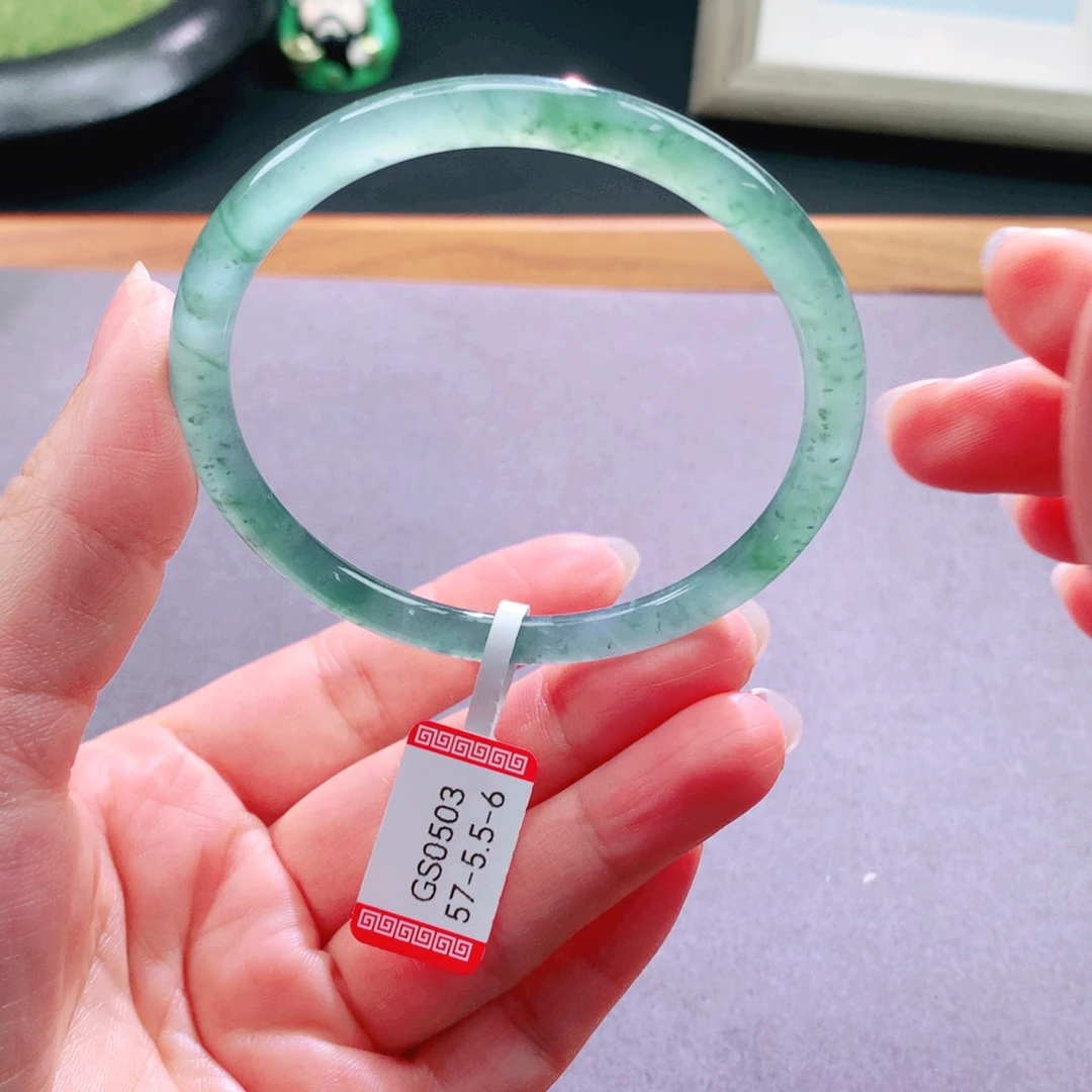 翡翠手镯未镶嵌天然翡翠手镯