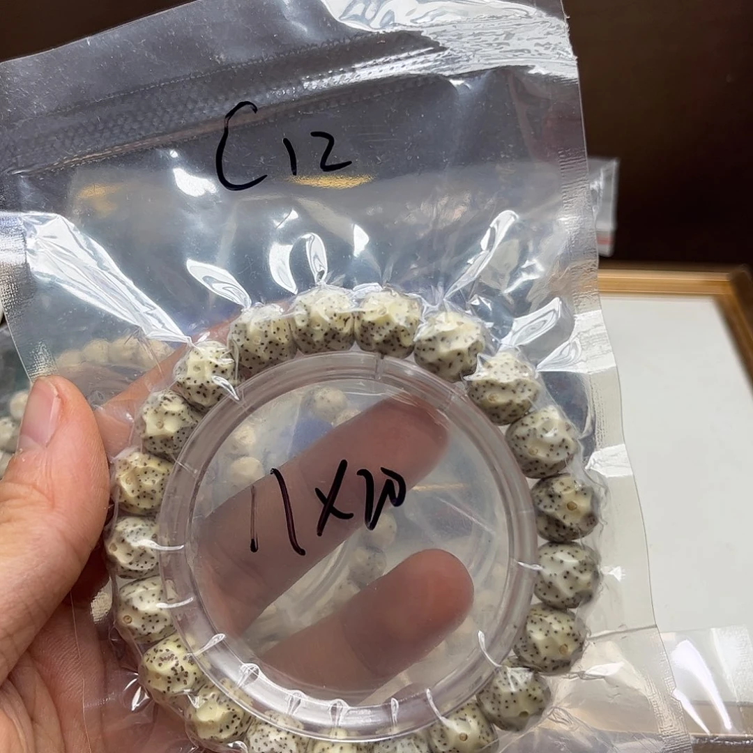 吊坠星月菩提c12。