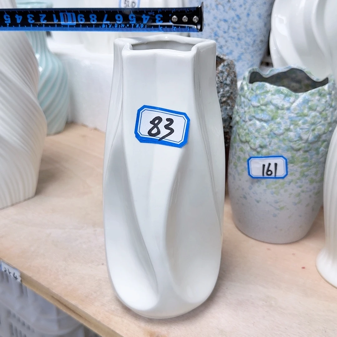 83号陶瓷高23厘米一个