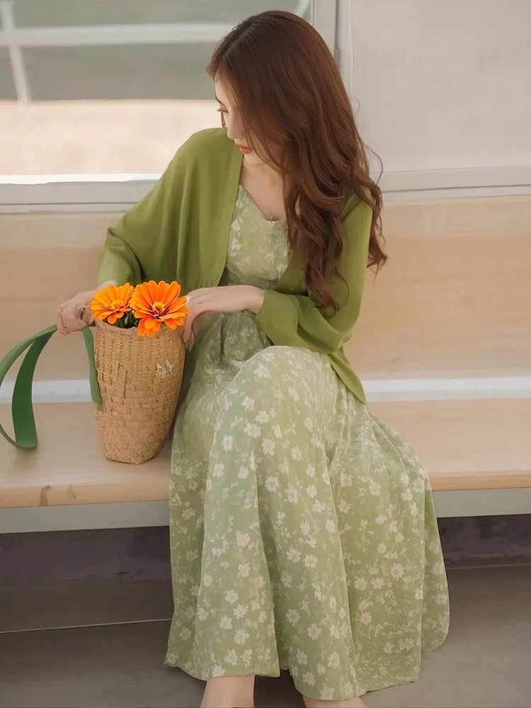 2025春季一整套女温柔风绿色针织开衫显瘦碎花吊带连衣裙两件套女
