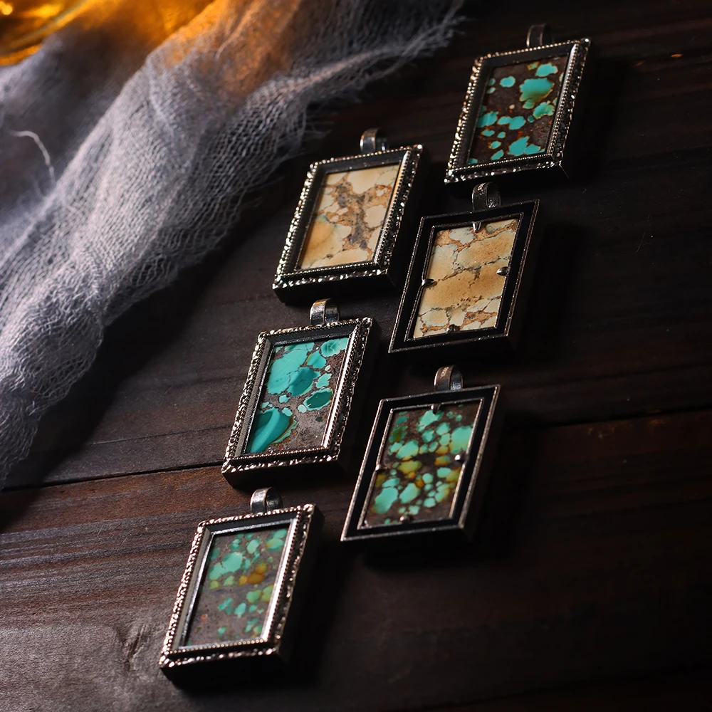 湖北十堰纯天然原矿绿松石挂牌特色雕刻件配件吊坠多样性发货一件