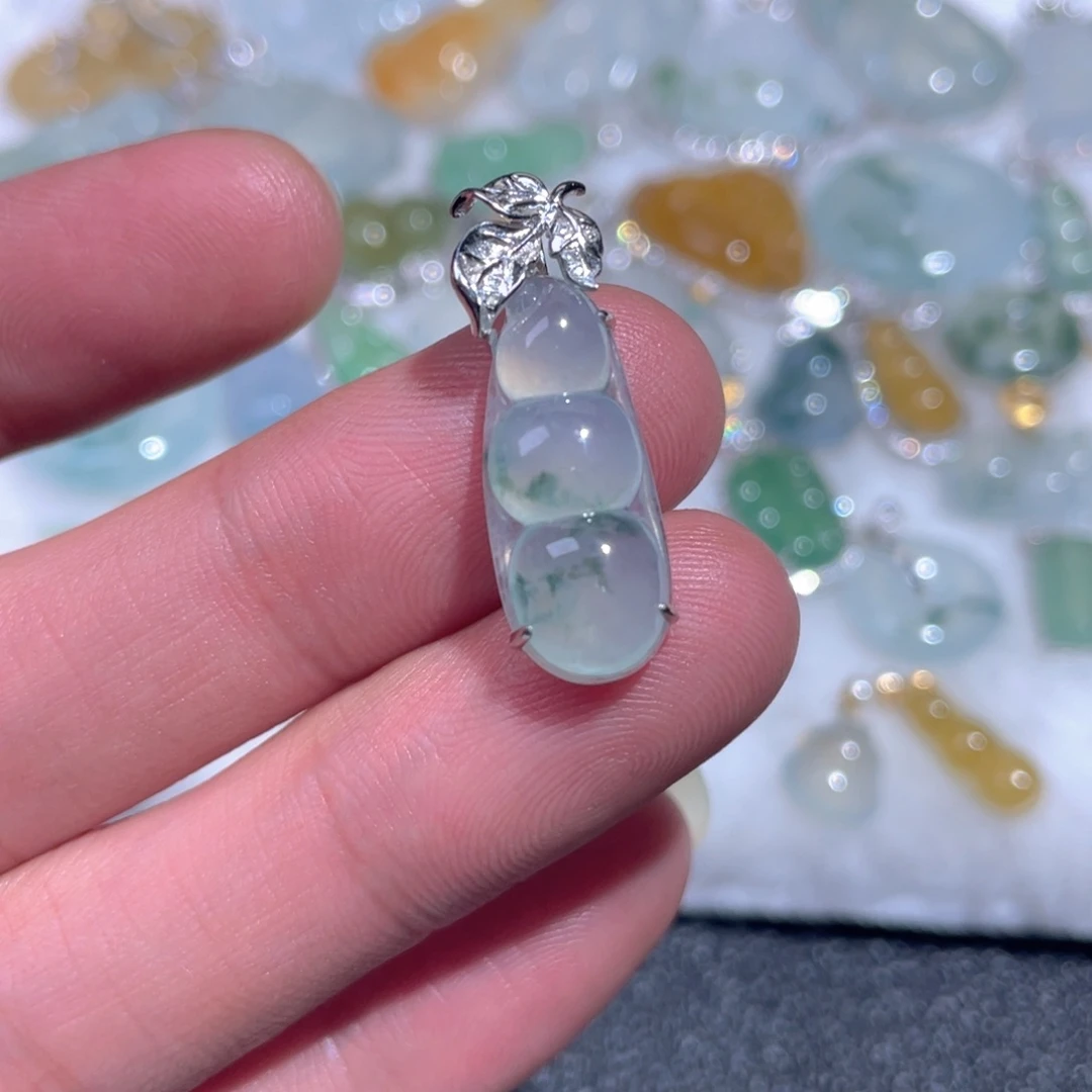 翡翠18K金镶嵌颈饰翡翠