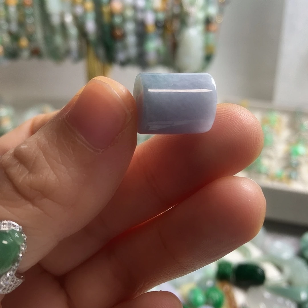 翡翠未镶嵌颈饰21卡10+