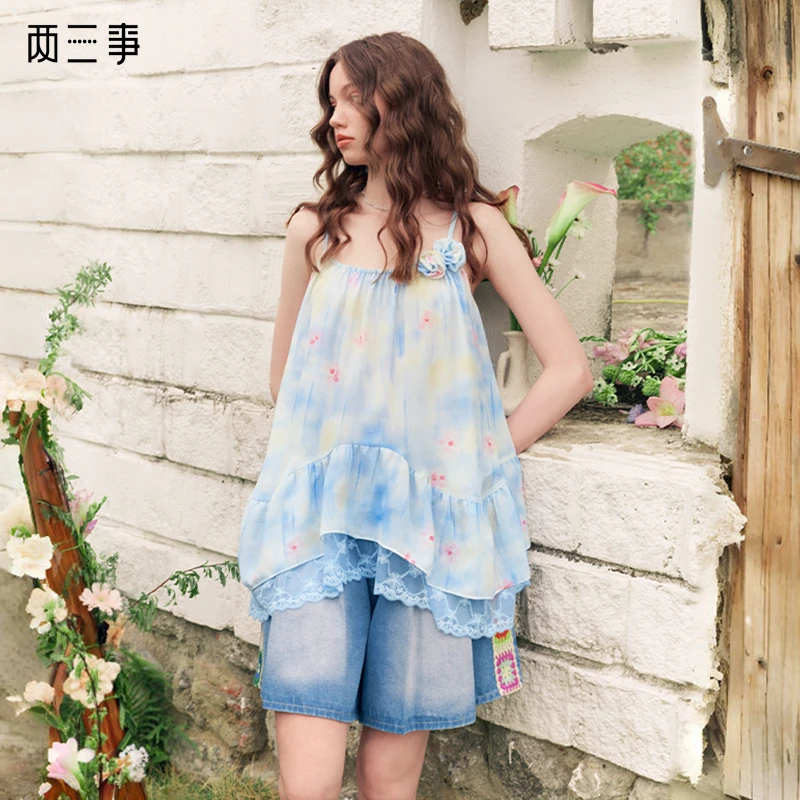 两三事游牧潮水立体花朵蕾丝荷叶边下摆吊带衫