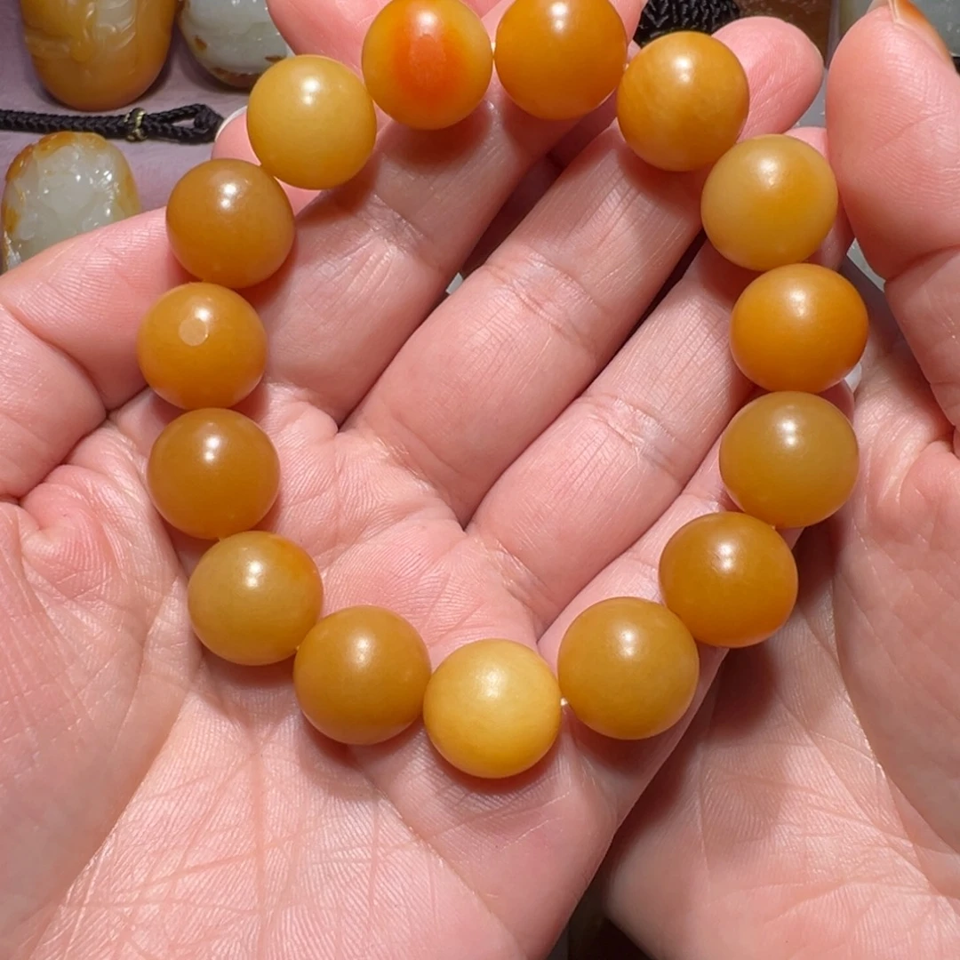 翁***成和田玉未镶嵌颈饰