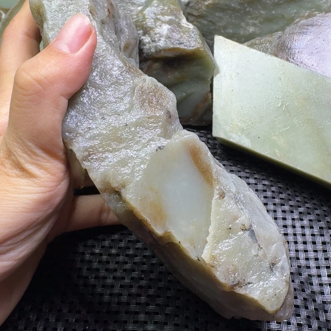 誉***球和田玉（糖玉）未镶嵌颈饰