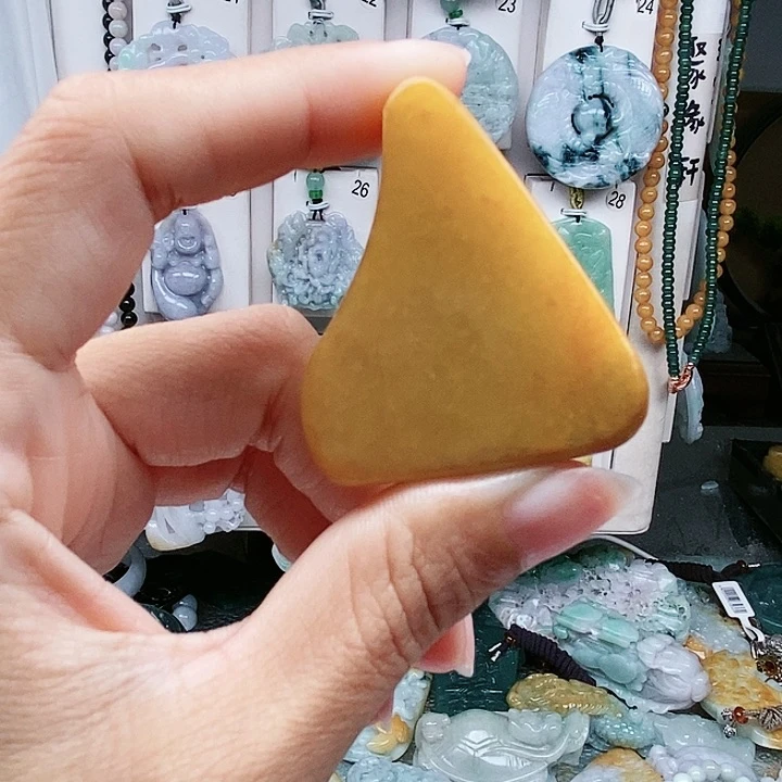 颈饰足铂镶嵌翡翠翡翠