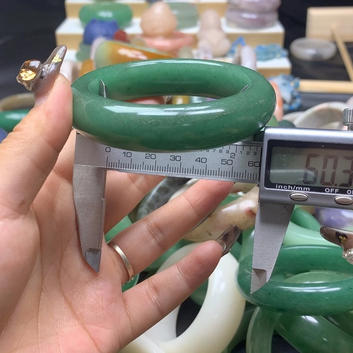 未镶嵌手镯石英质玉