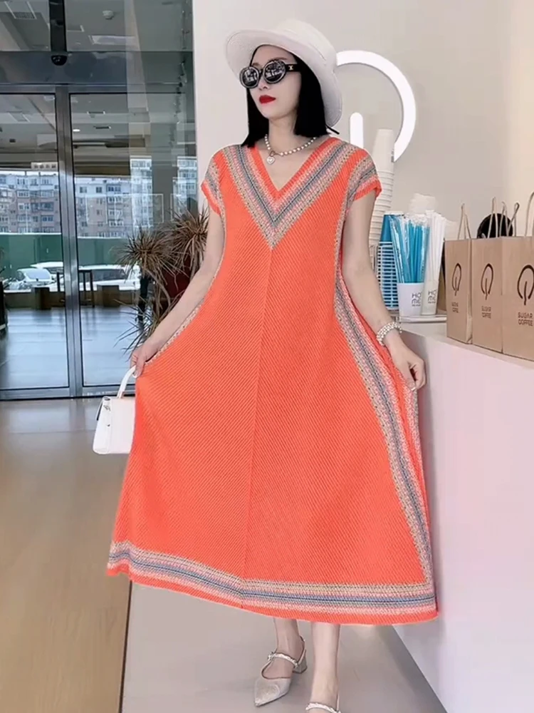 2025夏季新款中长款褶皱复古撞色时尚连衣裙V领减龄显示妈妈裙子