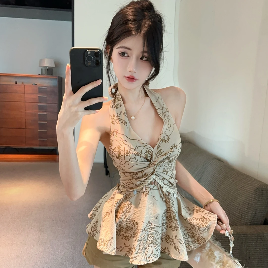法式轻熟风独特扭结V领挂脖小衫今年流行小众印花荷叶边绝美上衣