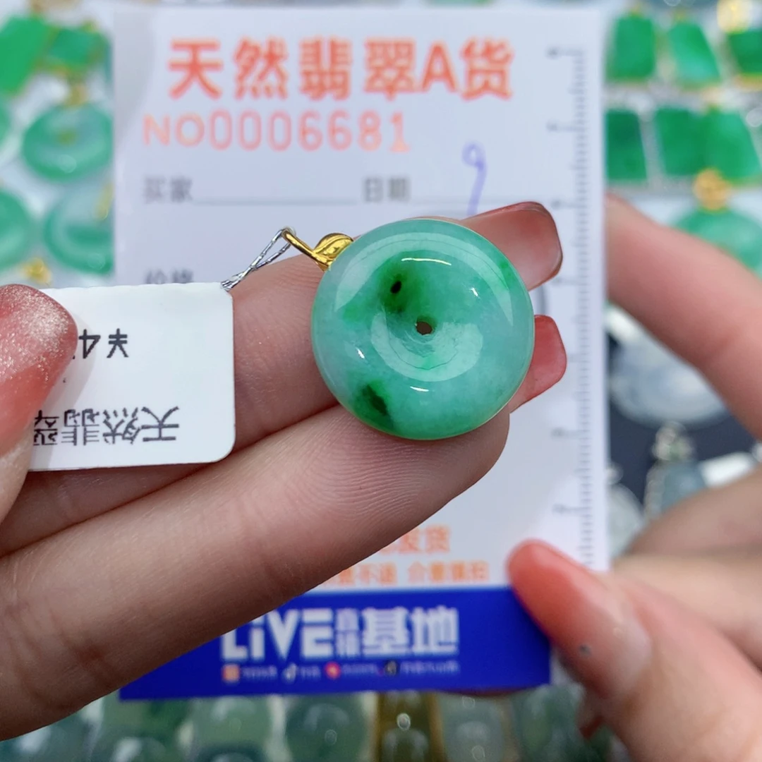 翡翠颈饰18K金镶嵌扣