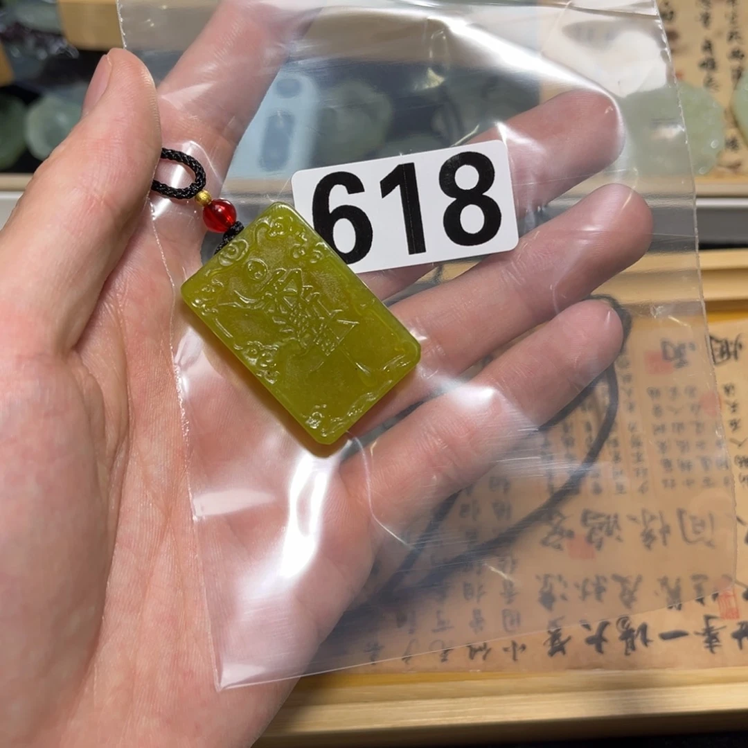 蛇纹石玉颈饰合金