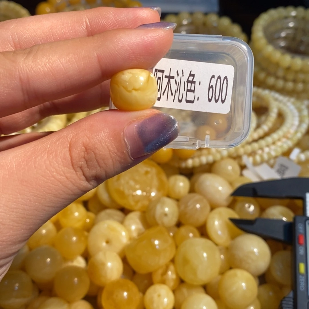 琥珀未镶嵌珠宝奇石600