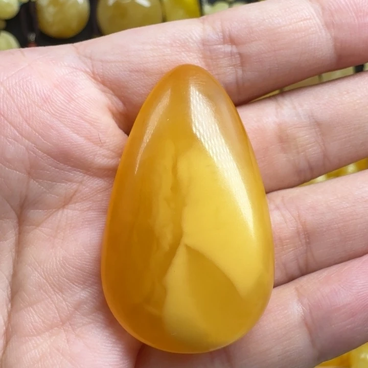蜜蜡未镶嵌珠宝奇石