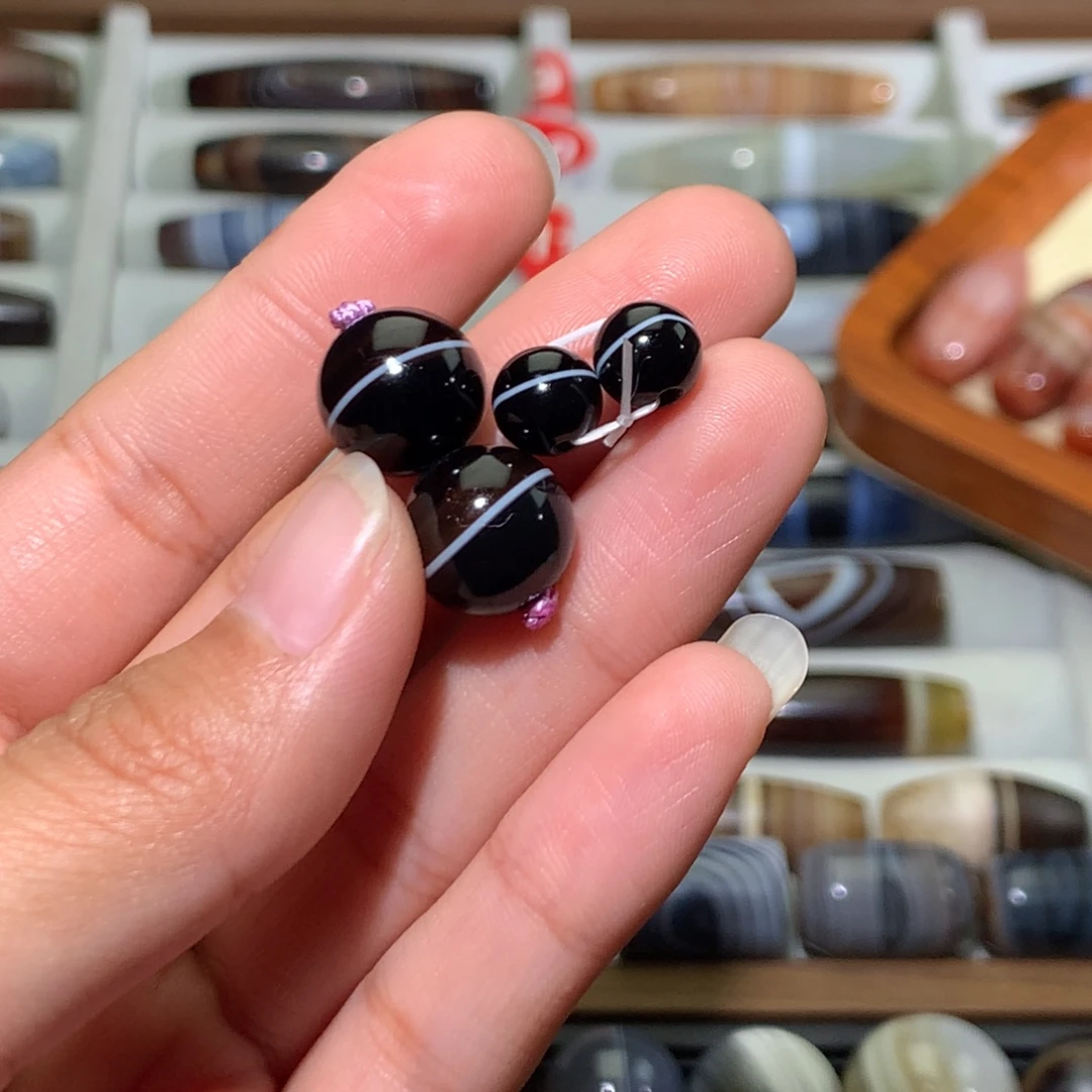 自***遥玛瑙/玉髓未镶嵌颈饰