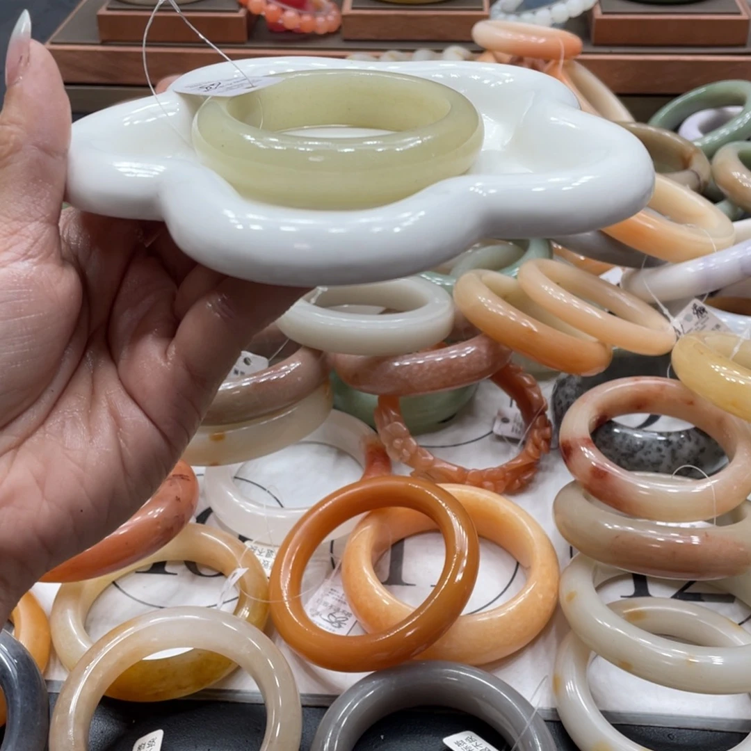 h***y石英质玉手镯未镶嵌