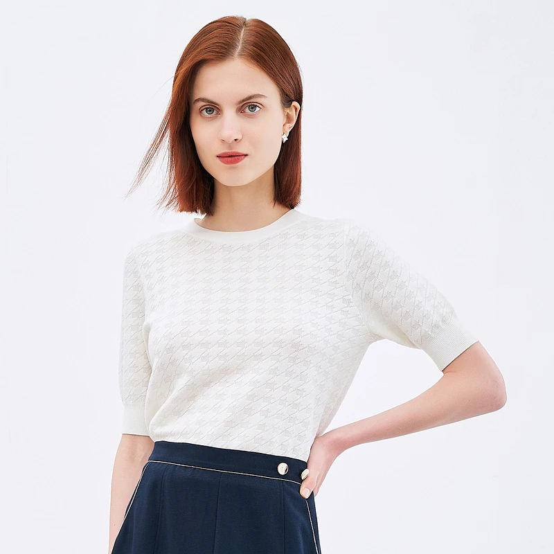 【粉丝专享】FINITY 新款时尚温柔白色圆领百搭套头 F21V4C16S2