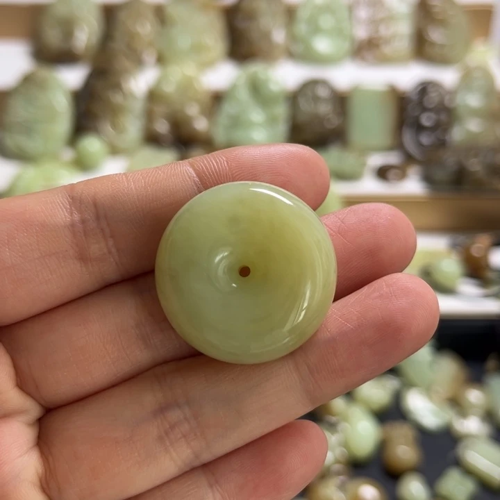 和田玉颈饰未镶嵌愿****往