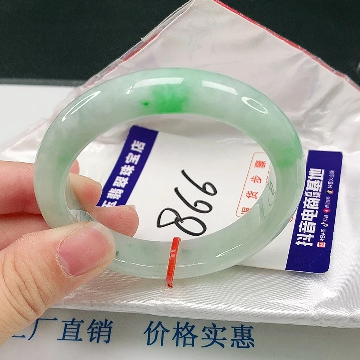 翡翠手镯未镶嵌翡翠