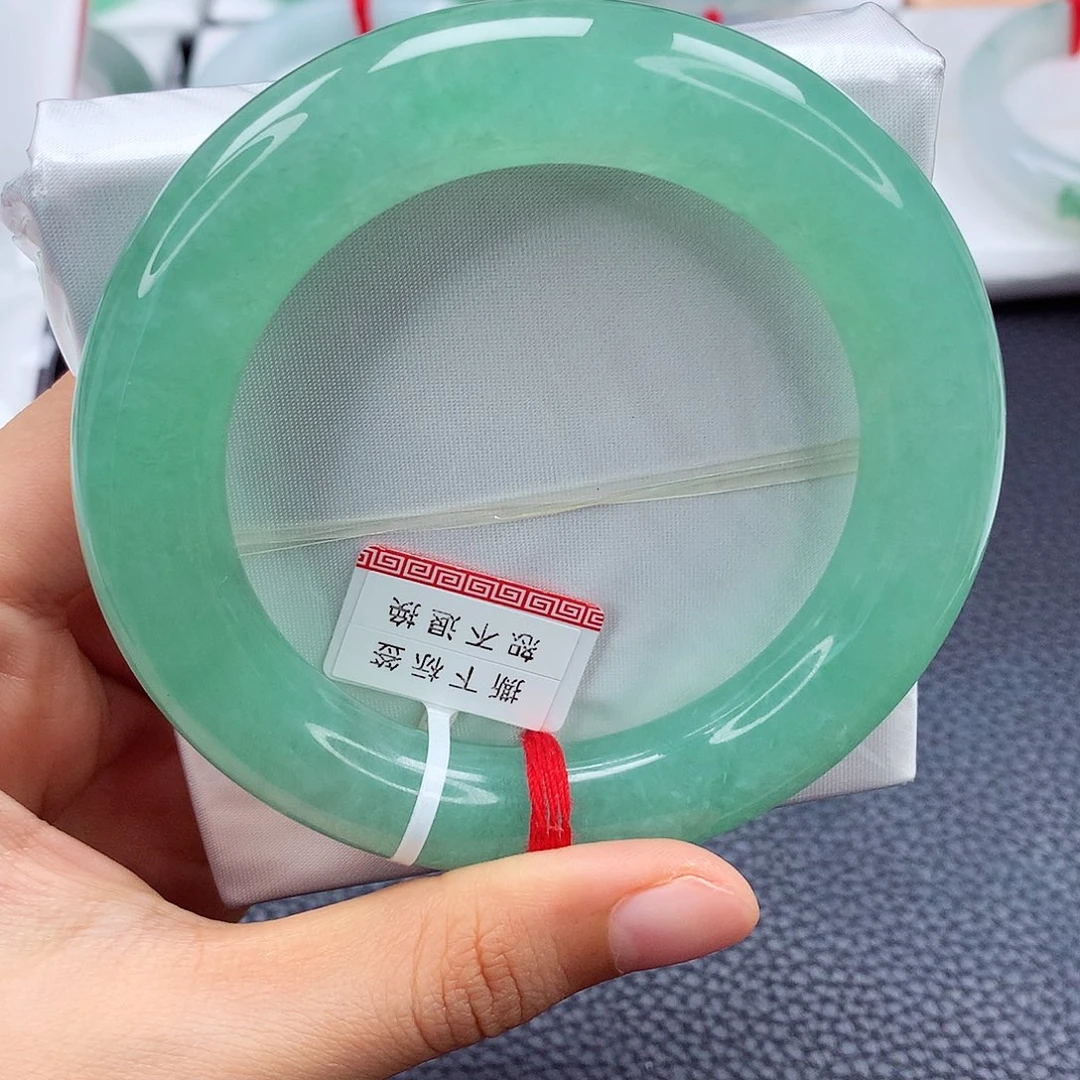 翡翠手镯未镶嵌安*饭天然翡翠