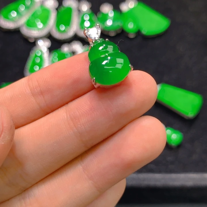 翡翠银S925镶嵌颈饰一个