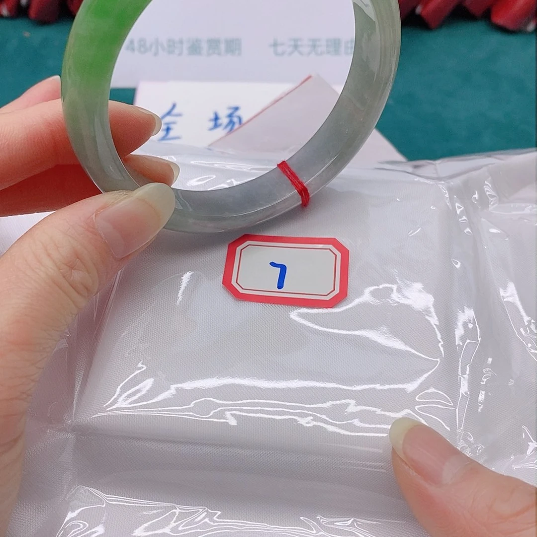 翡翠手镯未镶嵌老*。0777777777