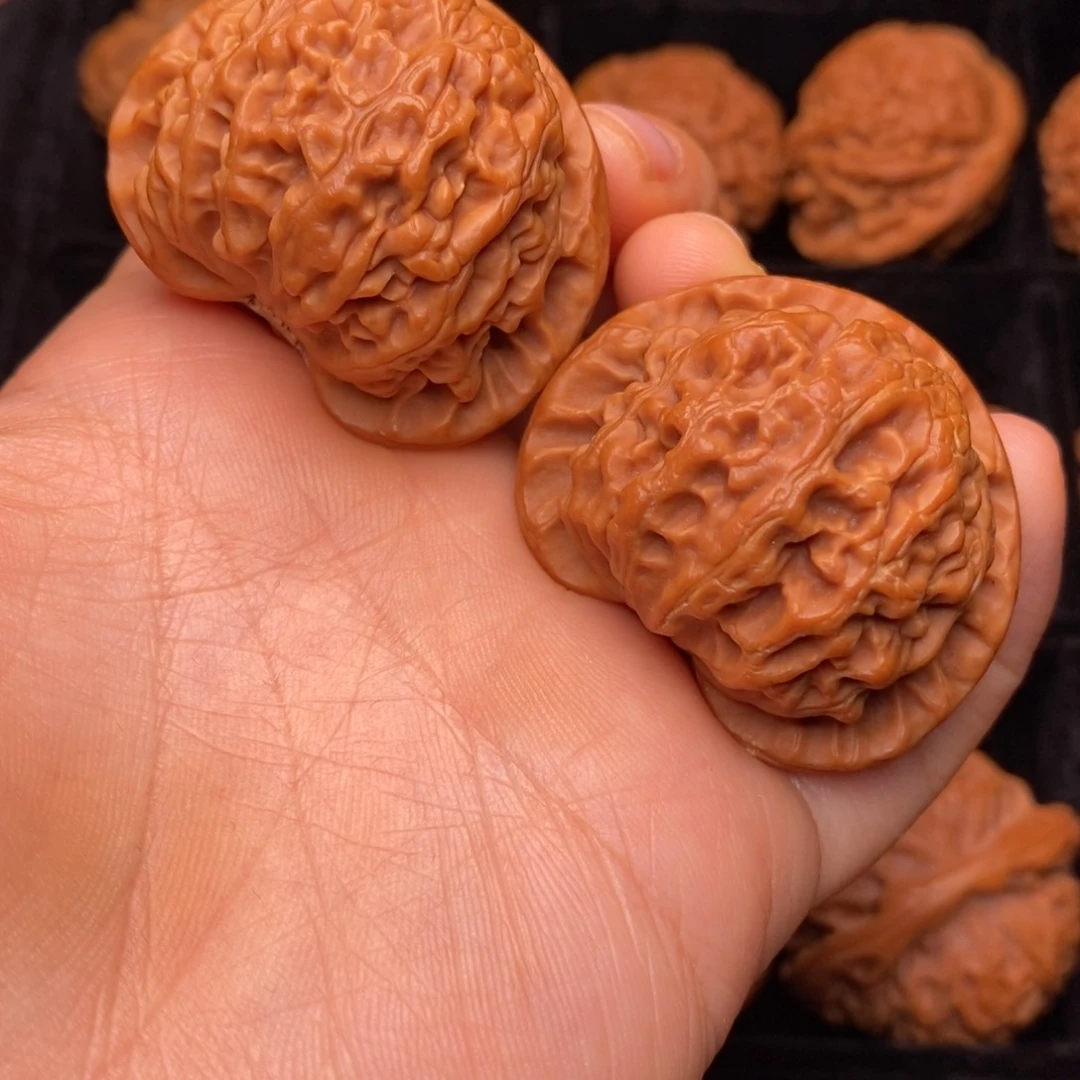 文玩核桃把件秦岭野生核桃