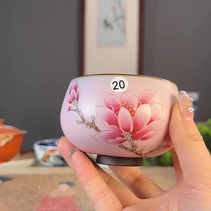 摆件景德镇陶瓷茶杯里