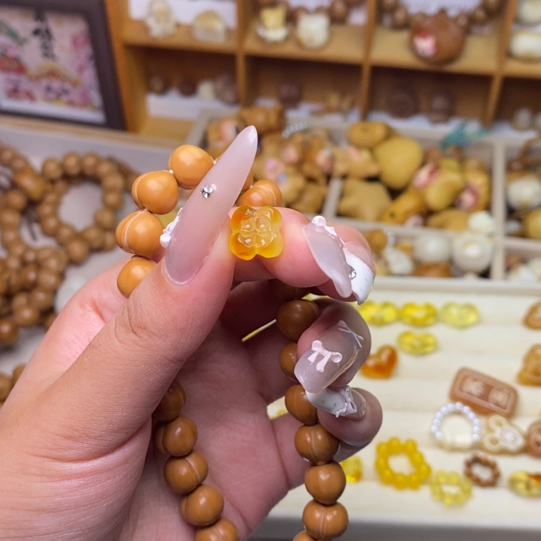 吊坠猴头核桃0.38克小花
