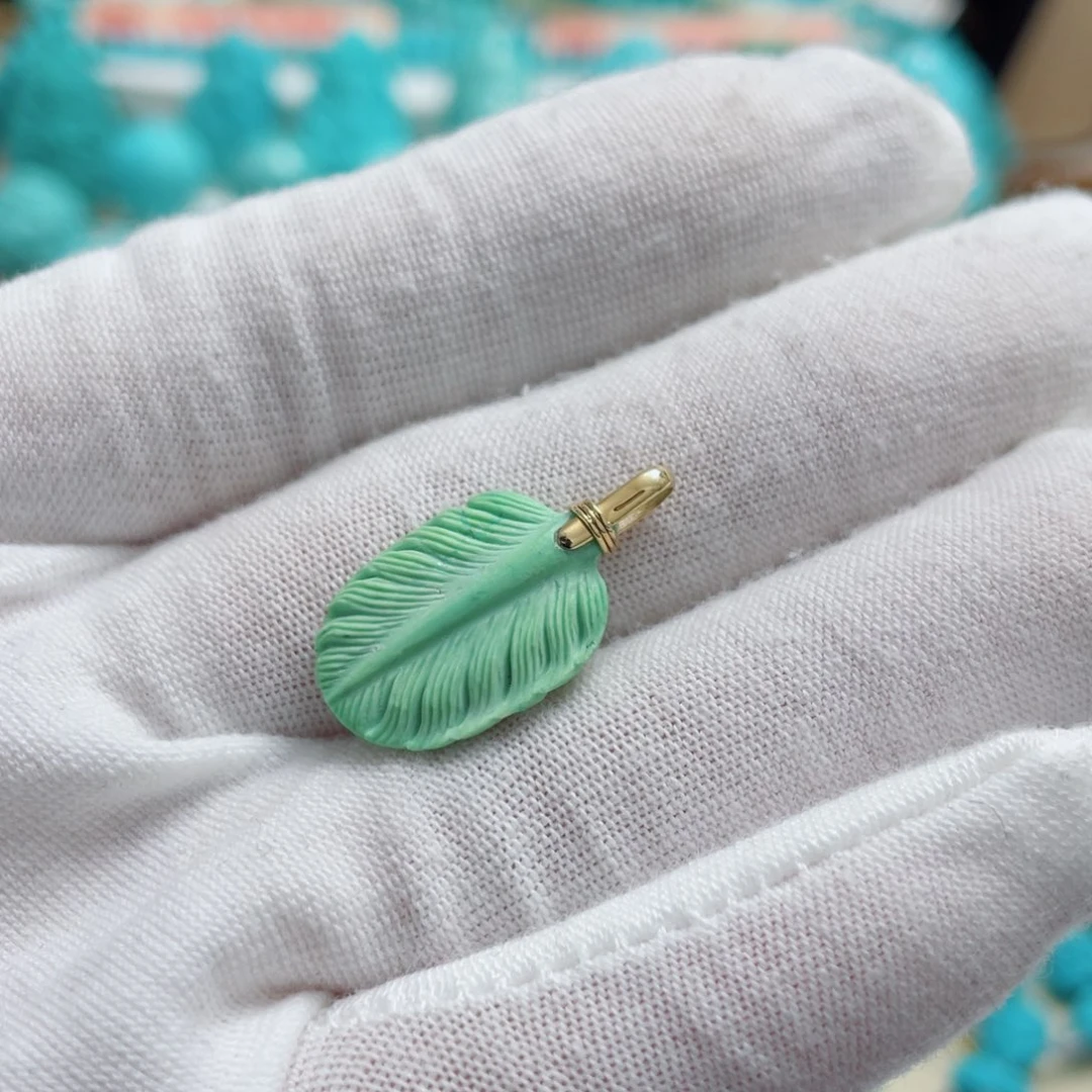 羊***嘚绿松石18K金镶嵌珠宝奇石