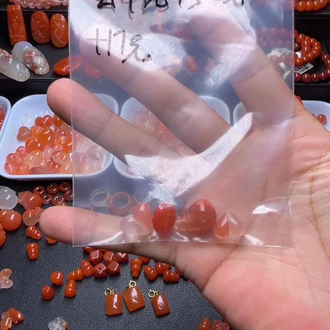 玄***曜南红玛瑙未镶嵌珠宝半成品